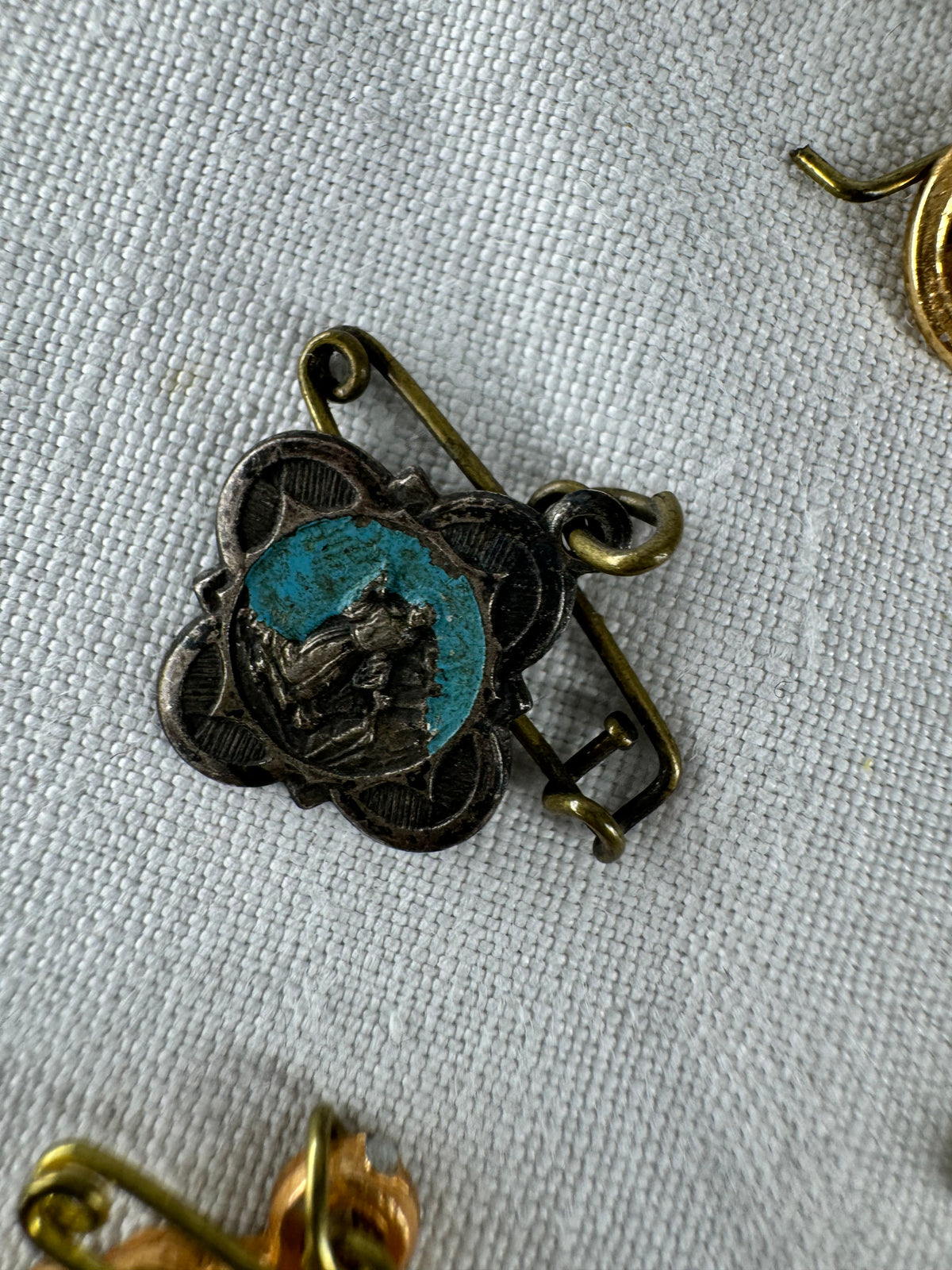 9 Vintage Religious Pin Badges joblot (SICILY HOUSE)