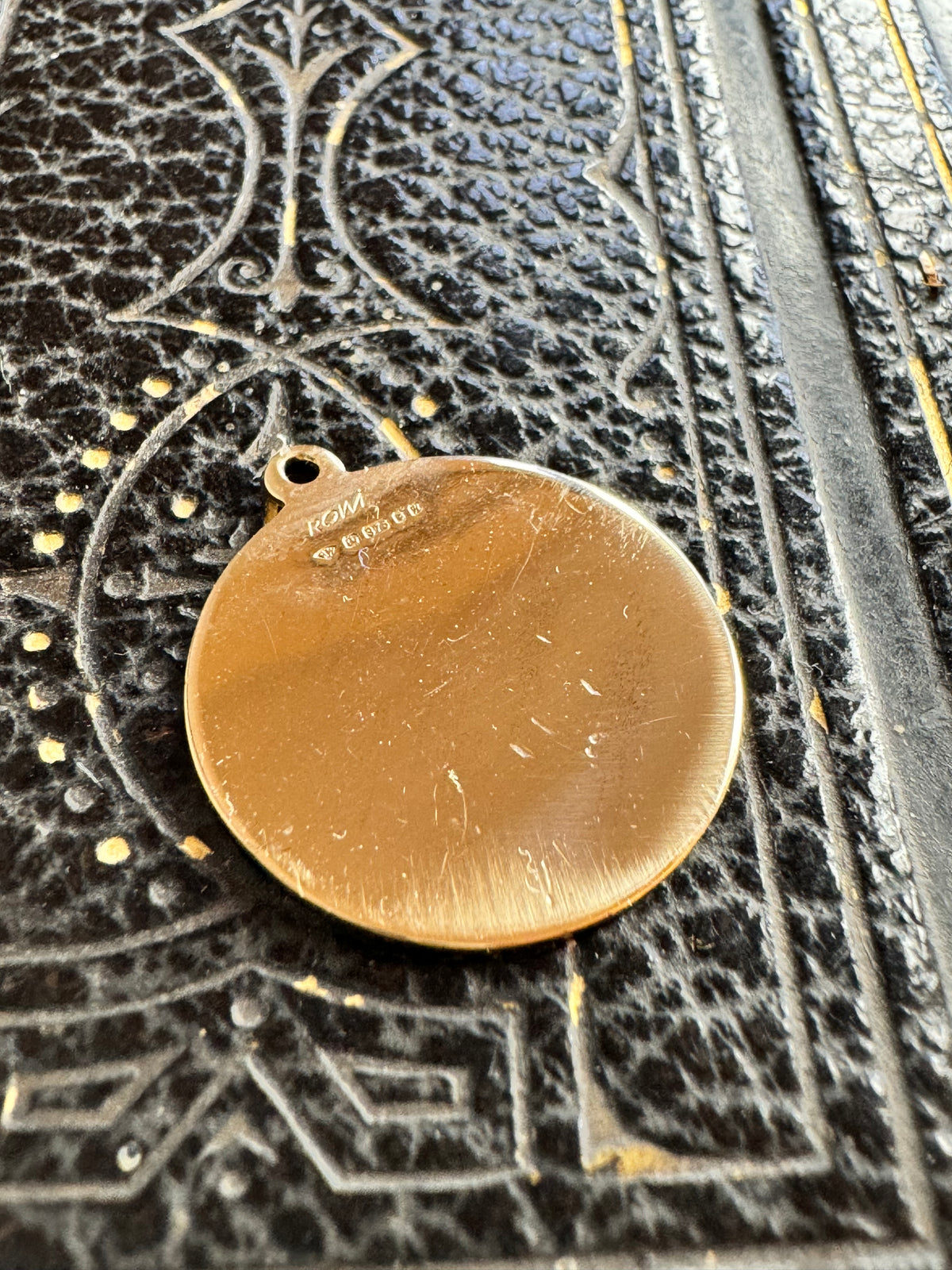 9ct Yellow Gold Circle Tag Pendant