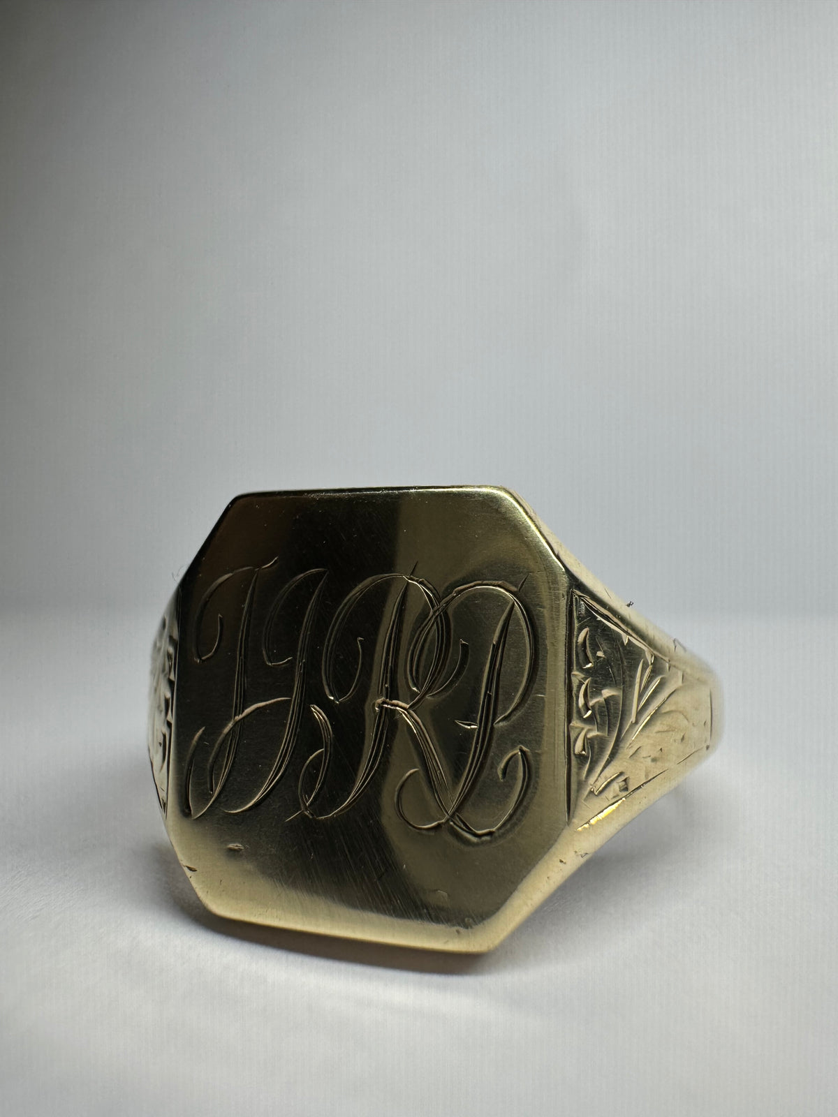 Antique 9ct Yellow Gold Engraved Signet Ring
