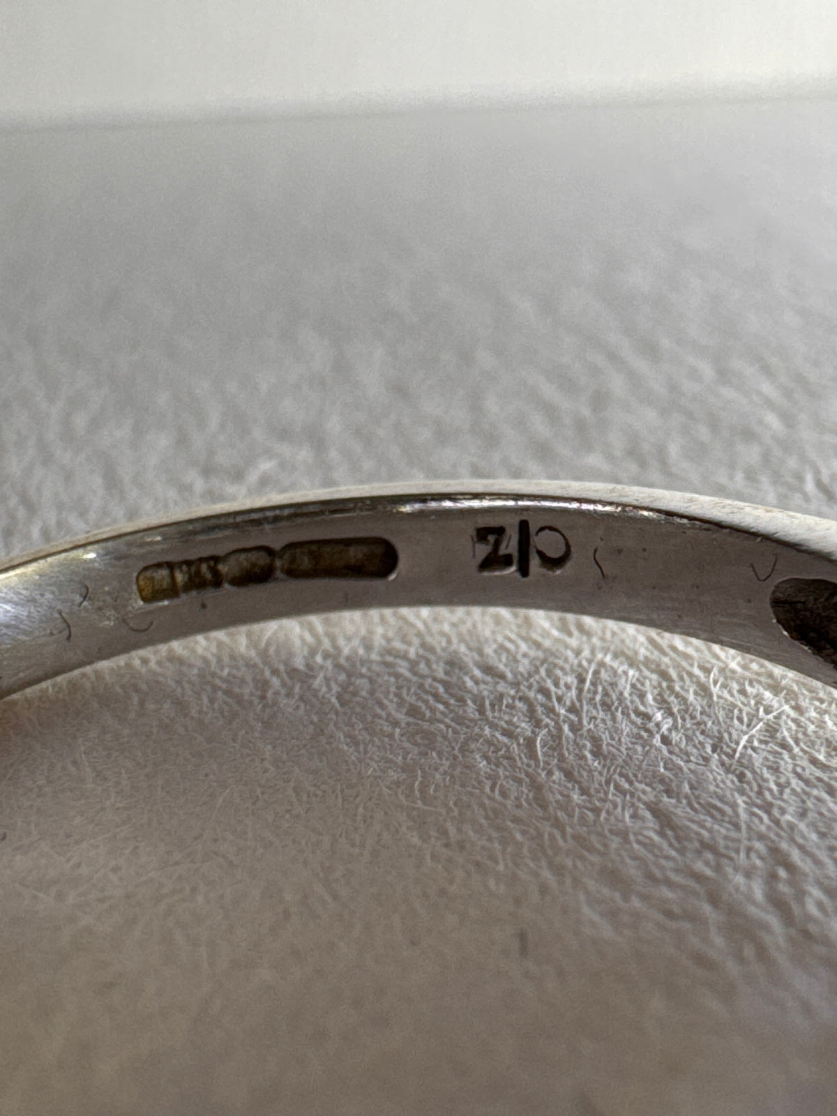 9ct white Gold Ring