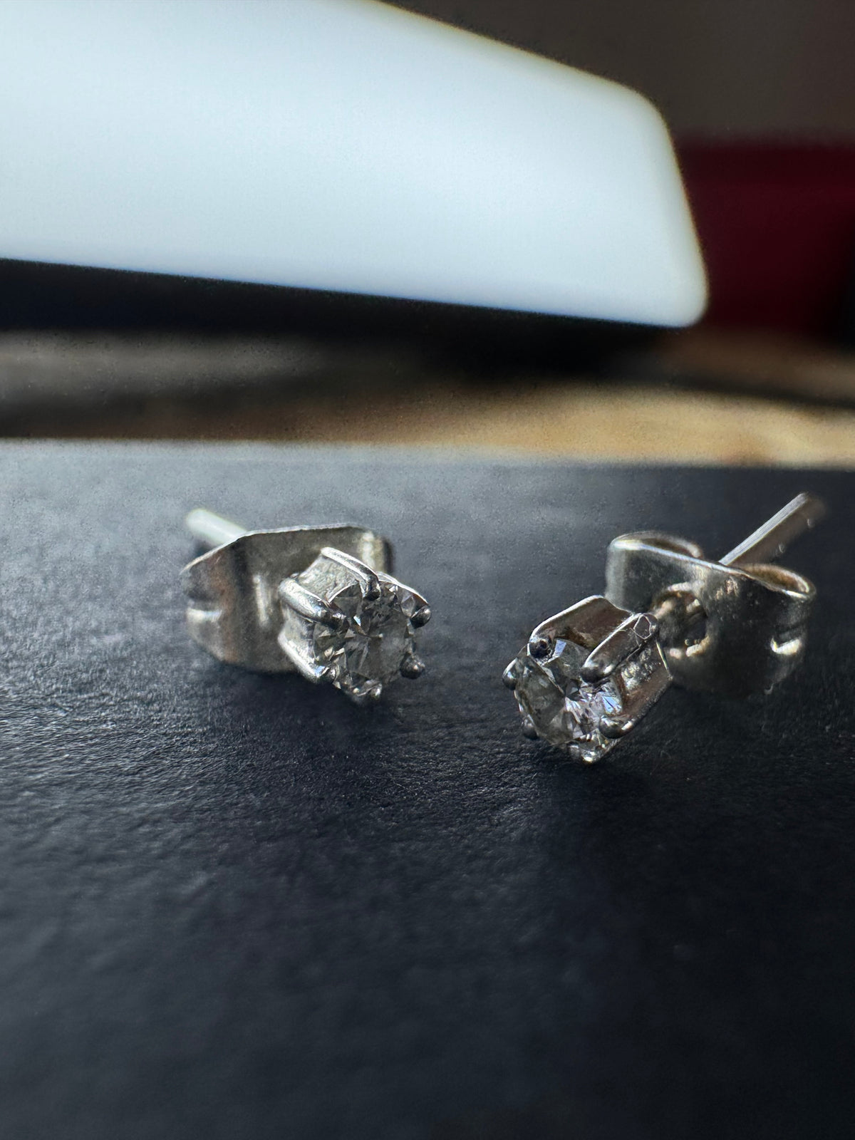 18ct White Gold Diamond Earrings 0.1ct (approx each)