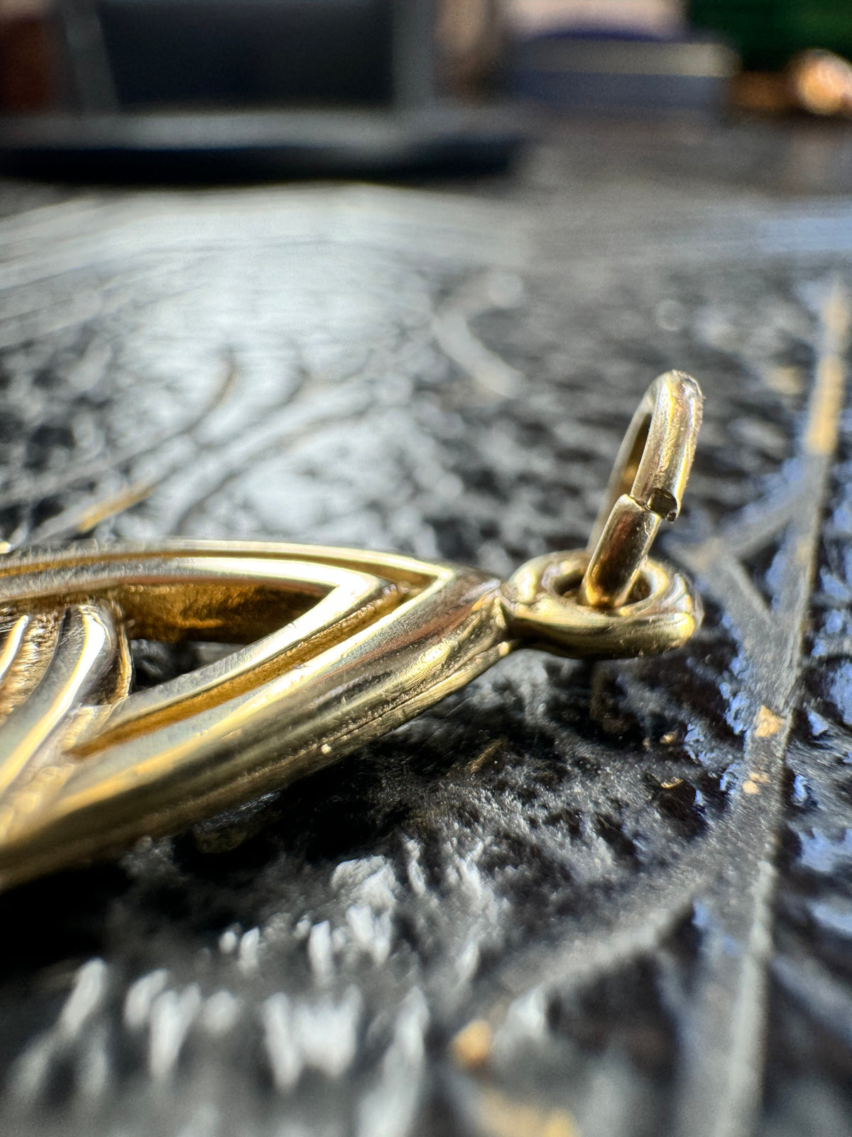 9ct Solid Yellow Gold Celtic Pendant