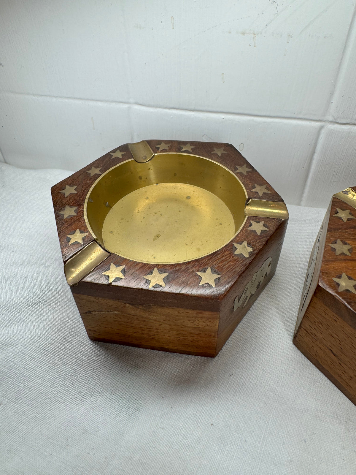 Vintage 10cm Teak Wood Brass Inlaid Elephant Stars 3 Smoker Ashtrays x2