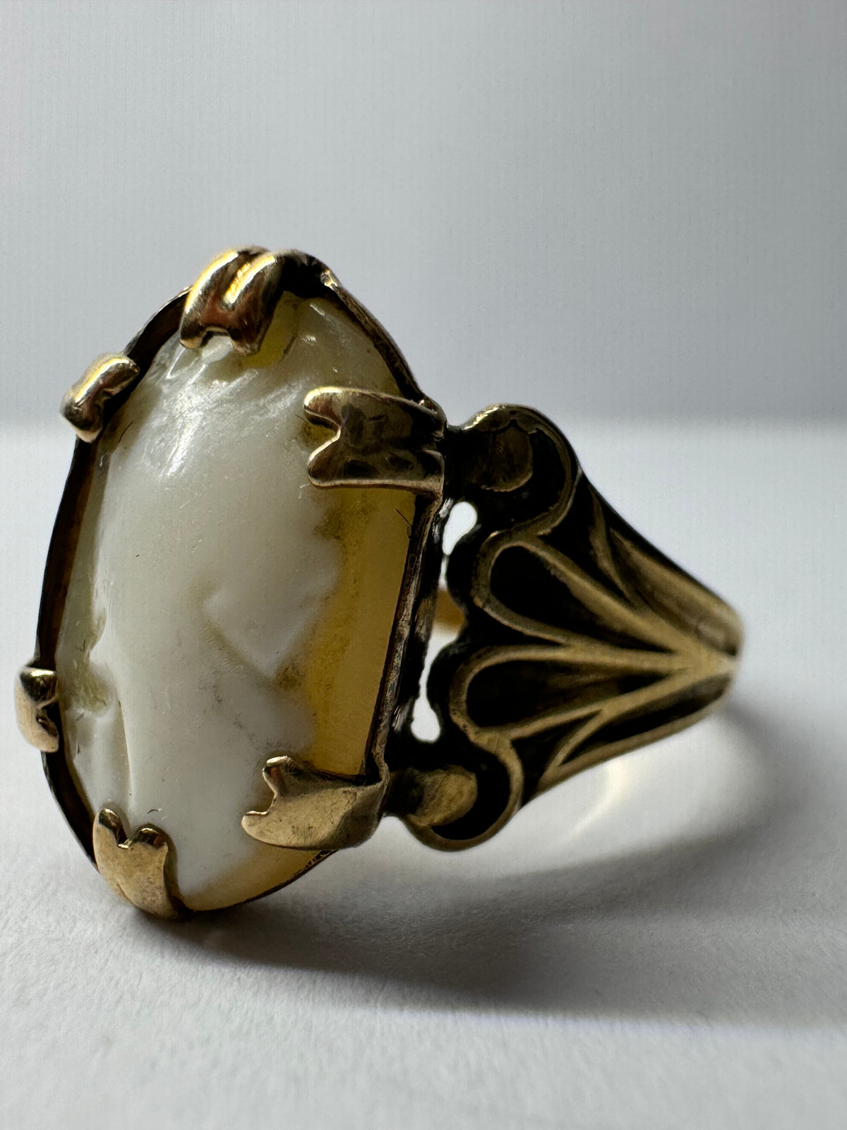 Vintage 9ct Yellow Gold Cameo Ring