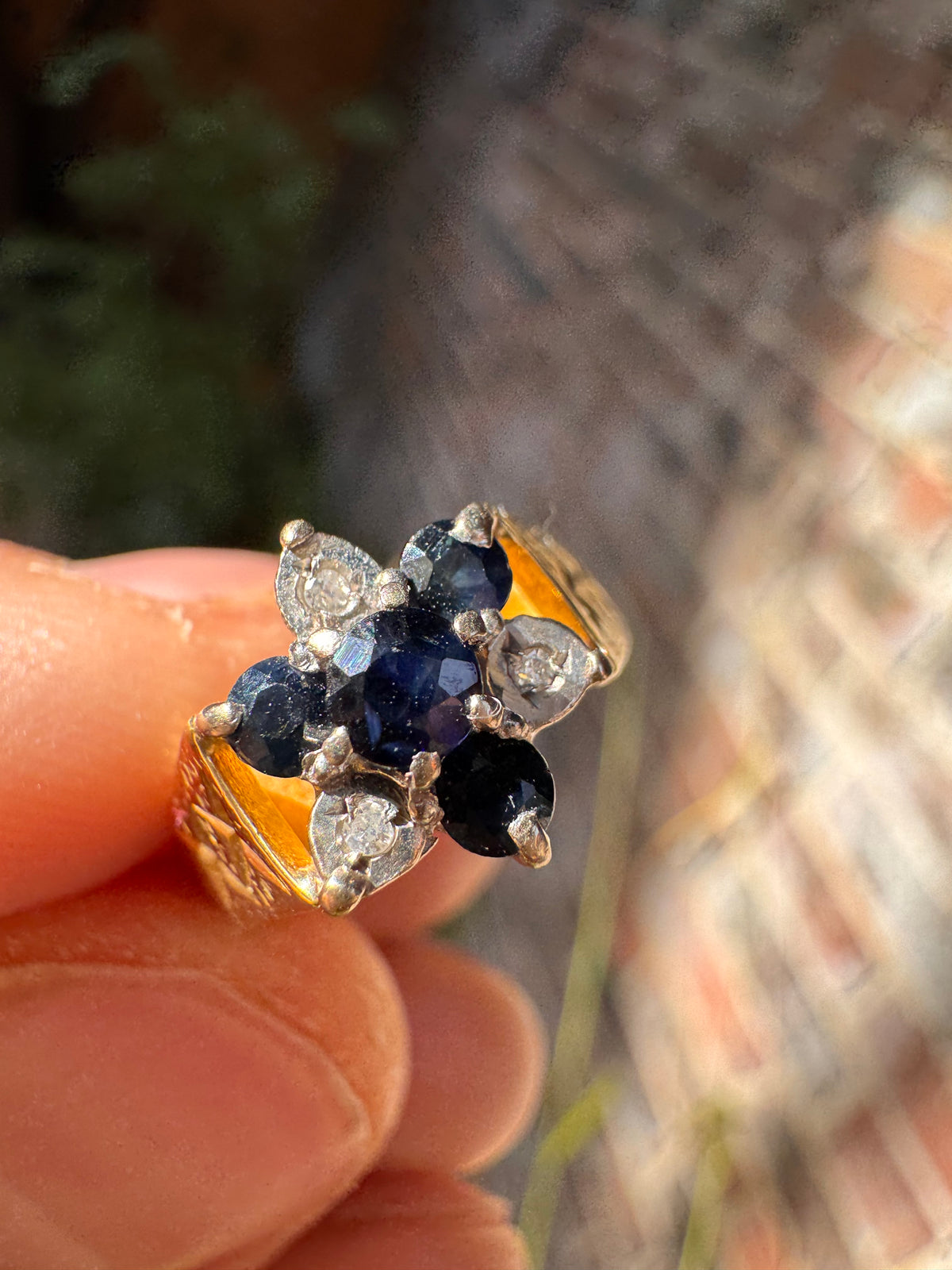 18ct Yellow Gold Sapphire Diamond Ring
