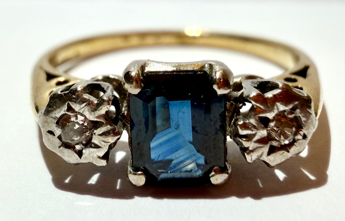 Lot 76: 18ct Yellow Gold Sapphire Ring