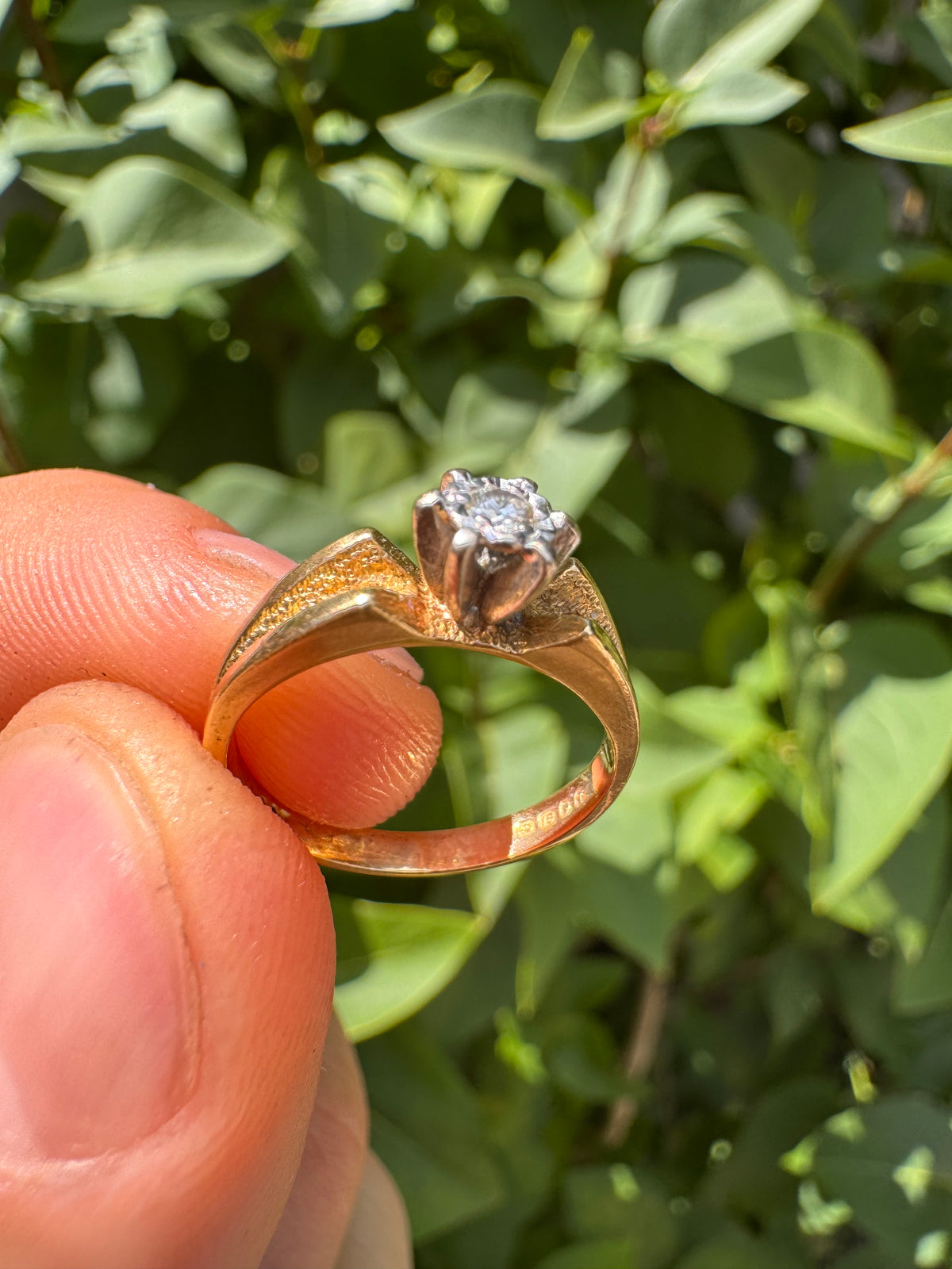 Lot 78: 18ct Yellow Gold Diamond Ring Estimate £200-400
