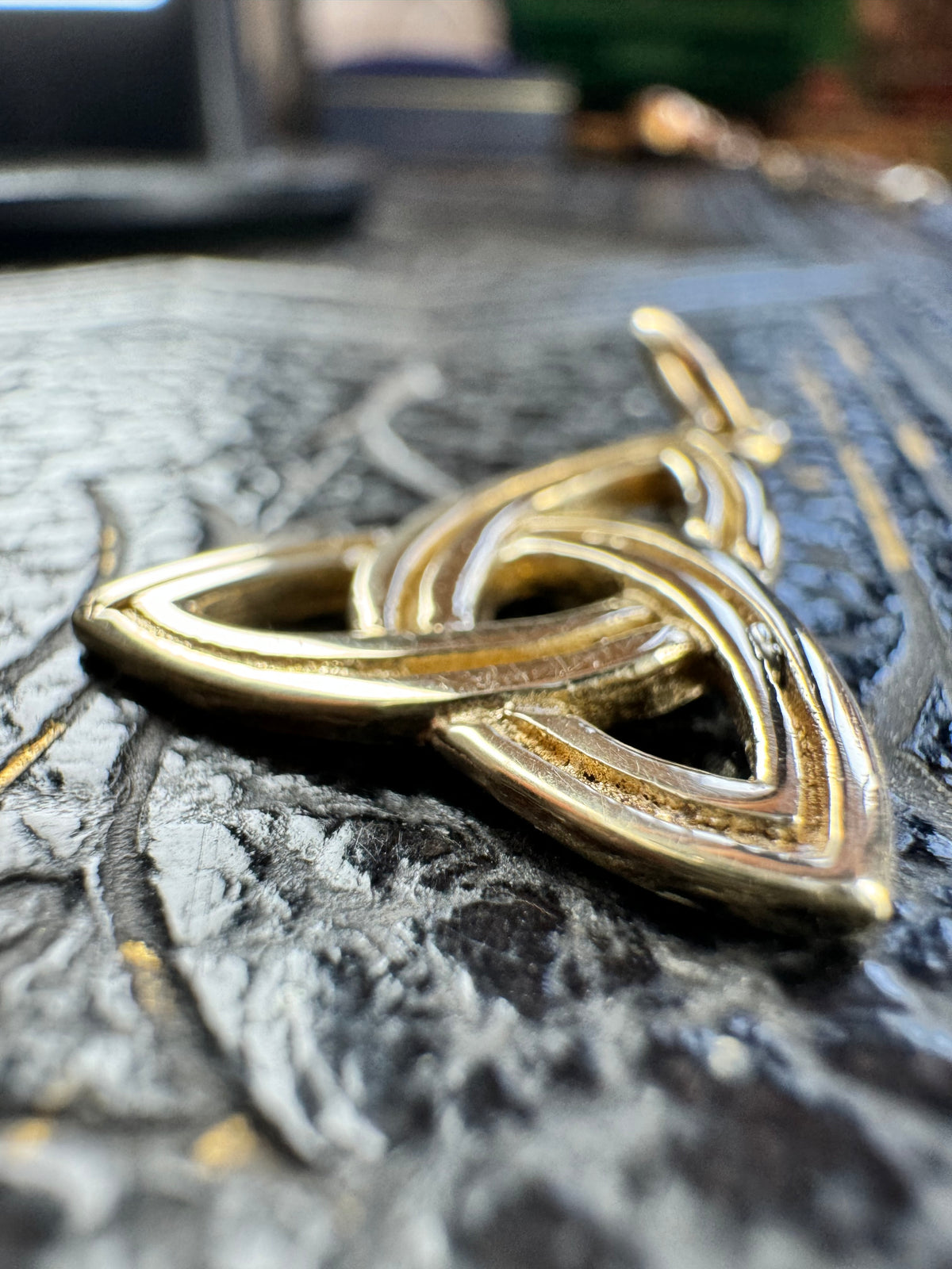 9ct Solid Yellow Gold Celtic Pendant
