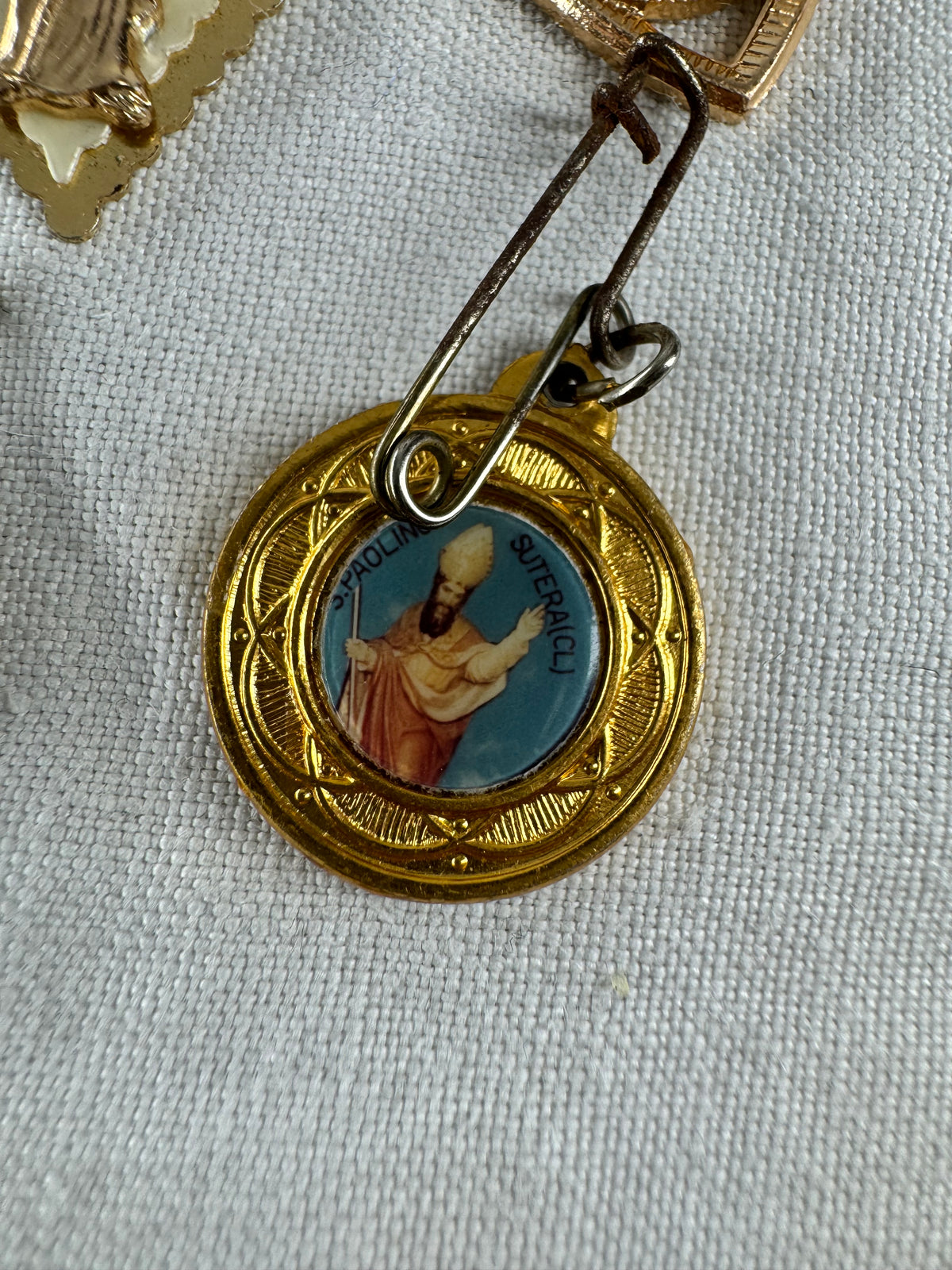 9 Vintage Religious Pin Badges joblot (SICILY HOUSE)
