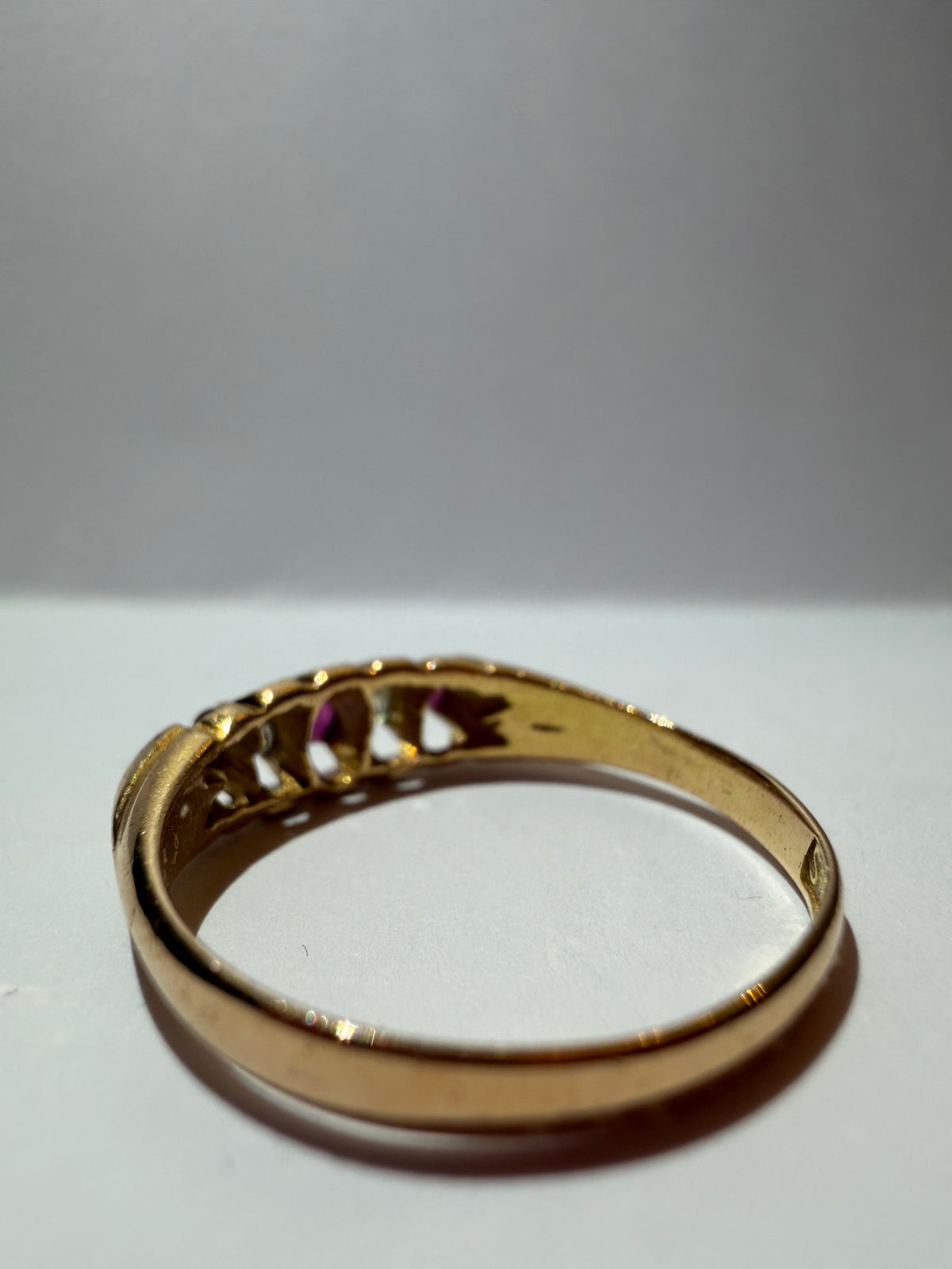 Lot 79 : Antique 18ct Ruby Diamond Ring