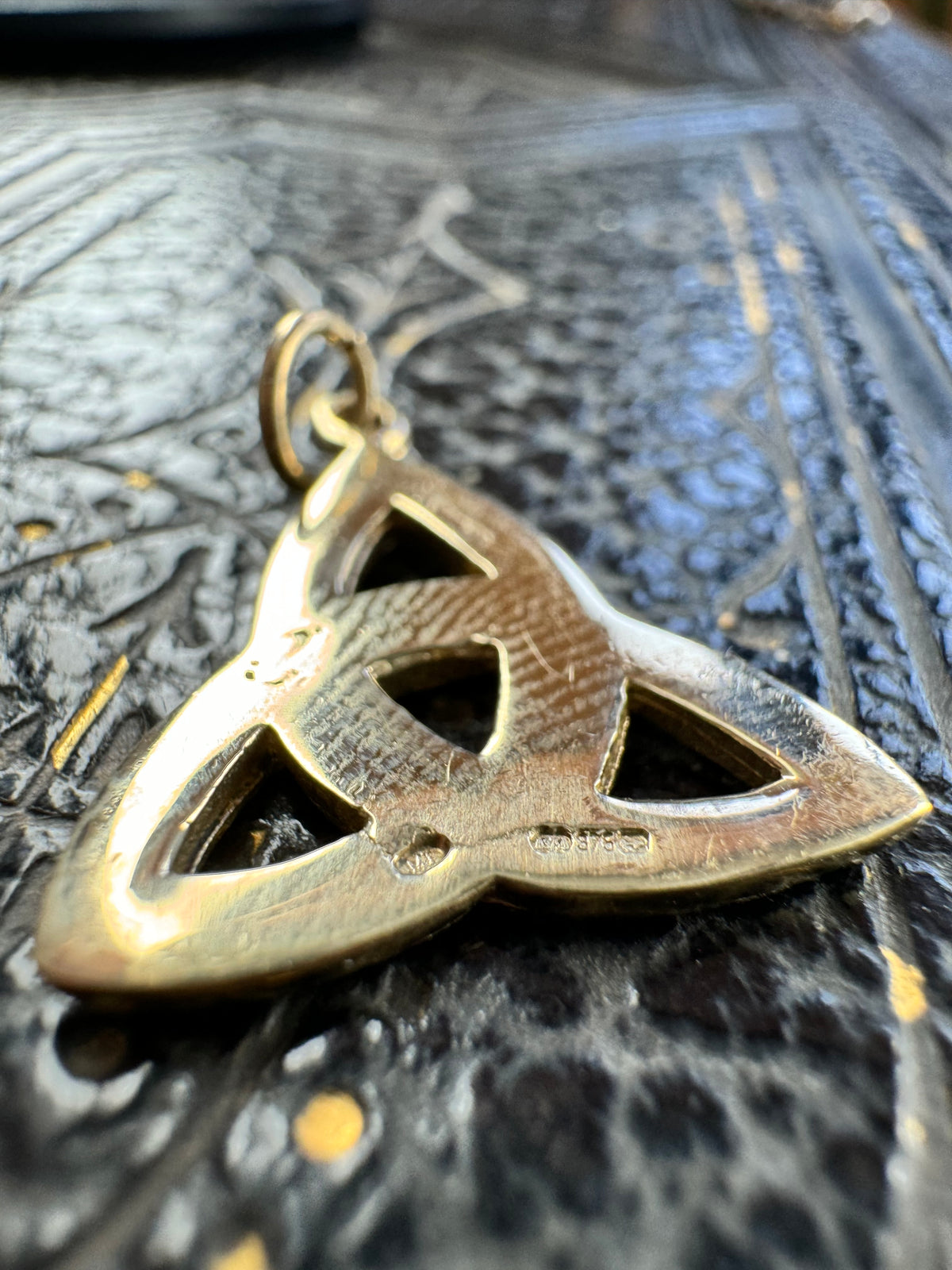 9ct Solid Yellow Gold Celtic Pendant