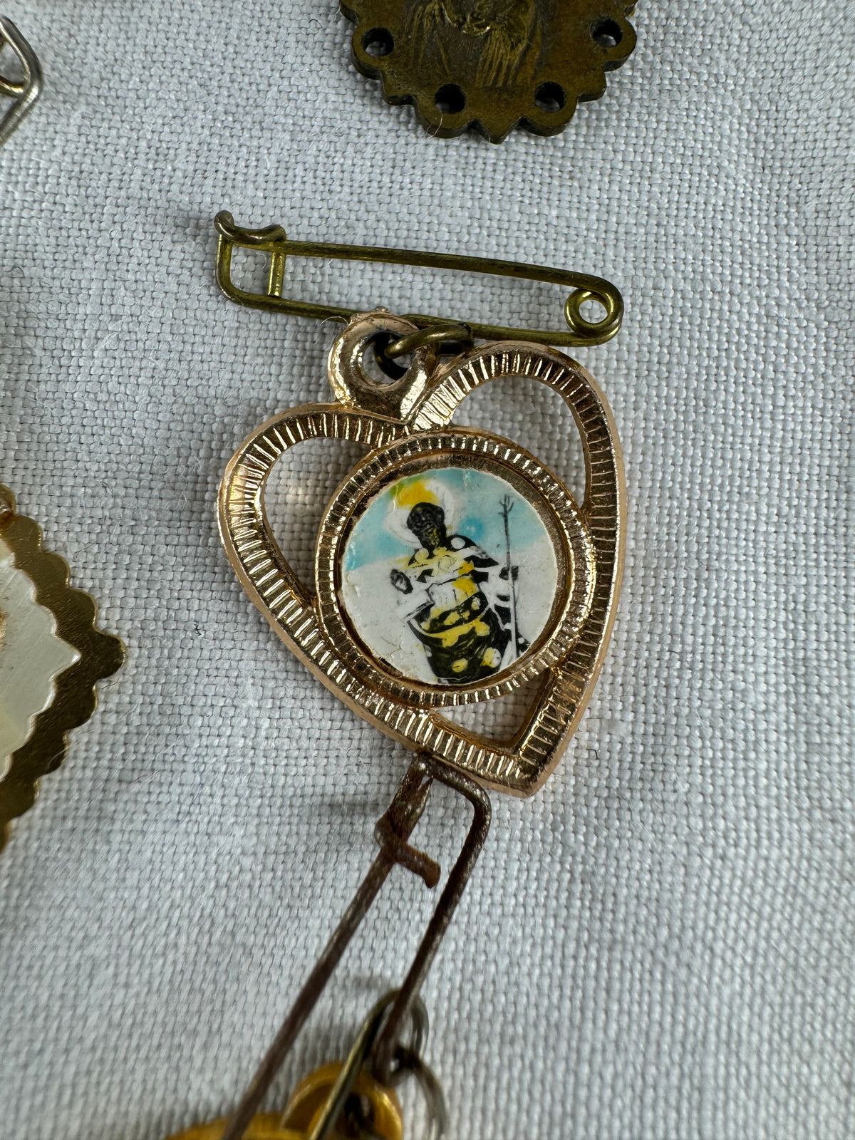 9 Vintage Religious Pin Badges joblot (SICILY HOUSE)