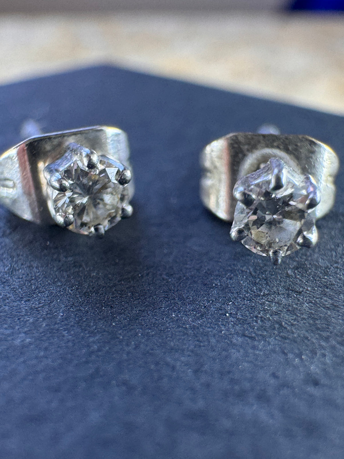 18ct White Gold Diamond Earrings 0.1ct (approx each)