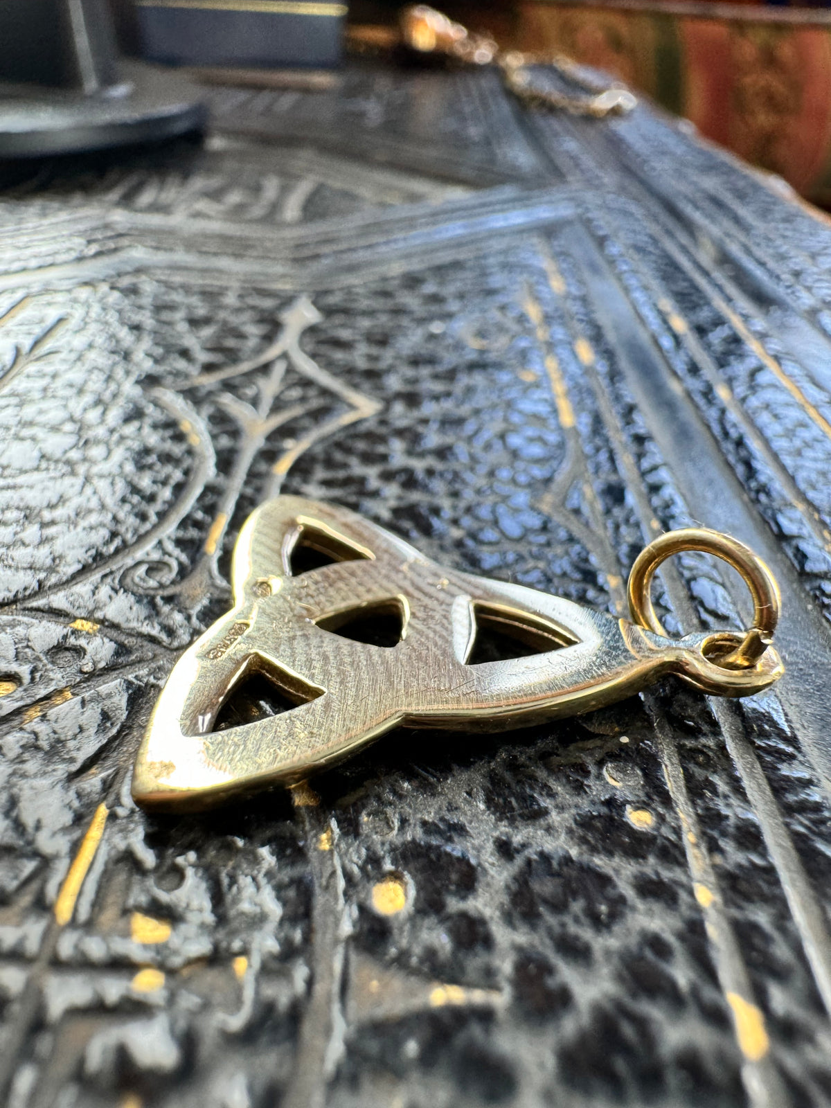 9ct Solid Yellow Gold Celtic Pendant