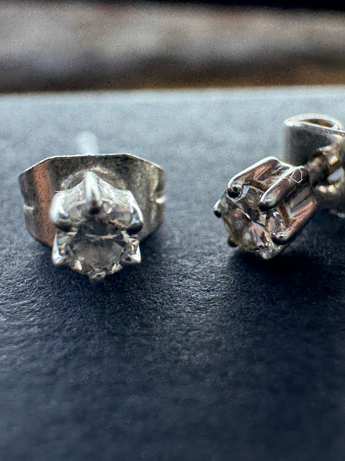 18ct White Gold Diamond Earrings 0.1ct (approx each)