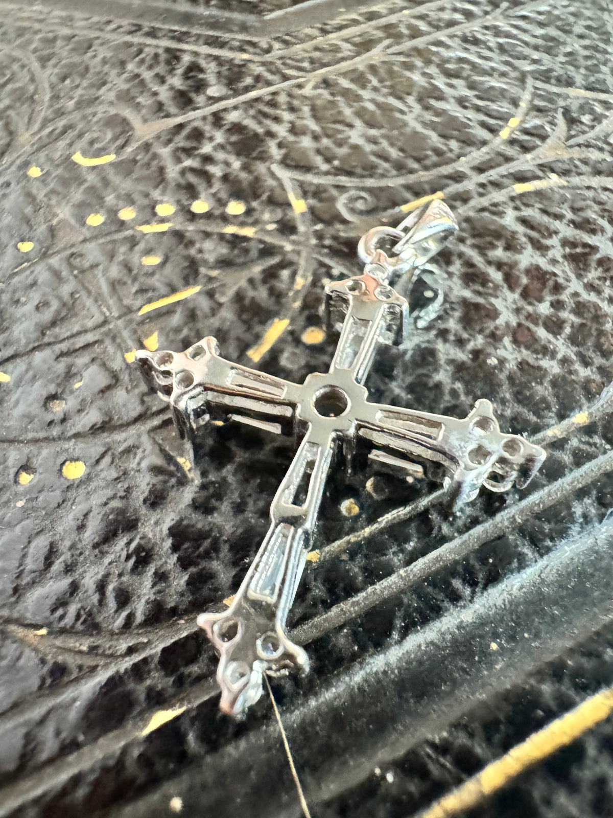 9ct White Gold Cubic Zirconia Cross Pendant