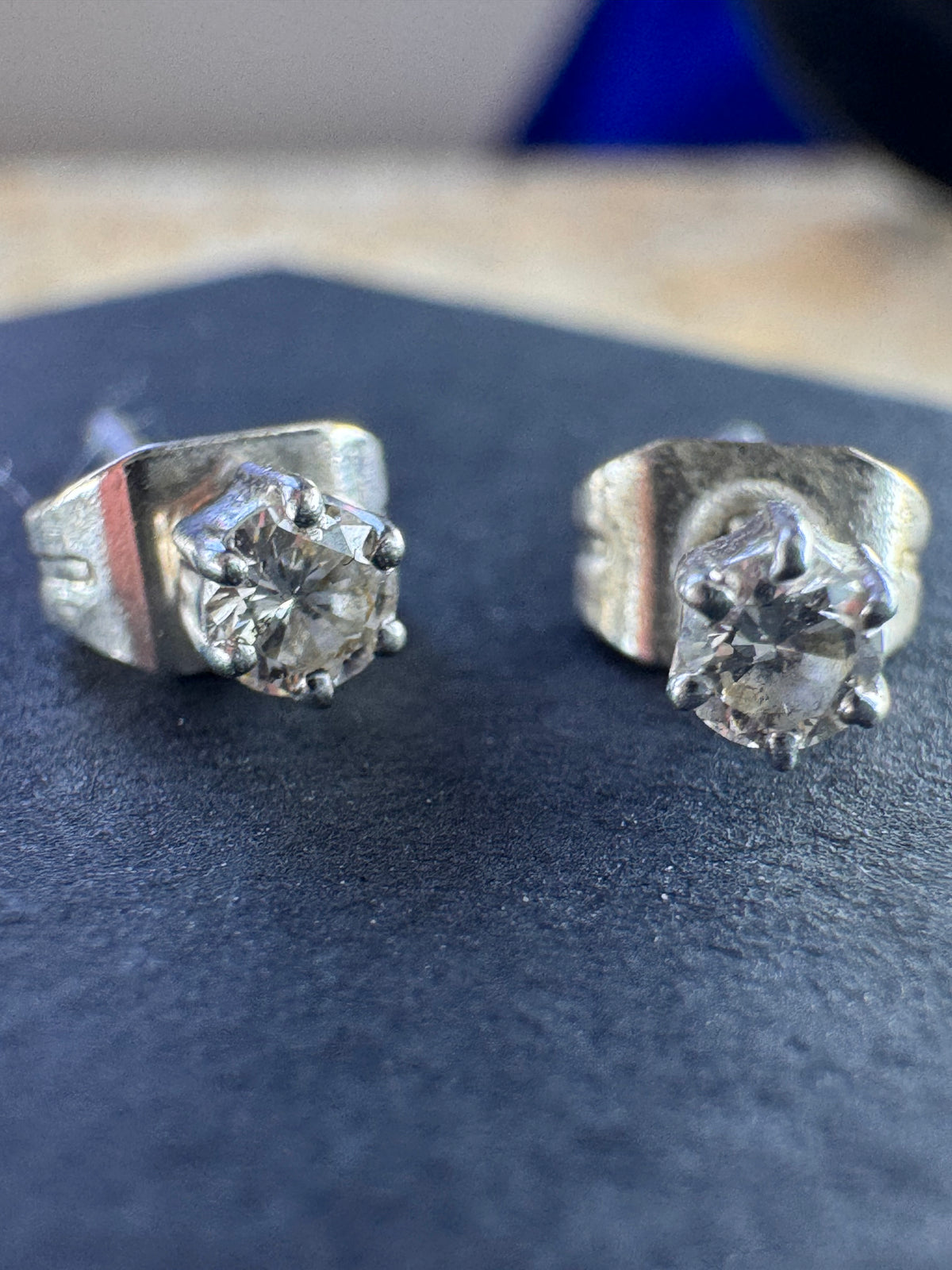 18ct White Gold Diamond Earrings 0.1ct (approx each)