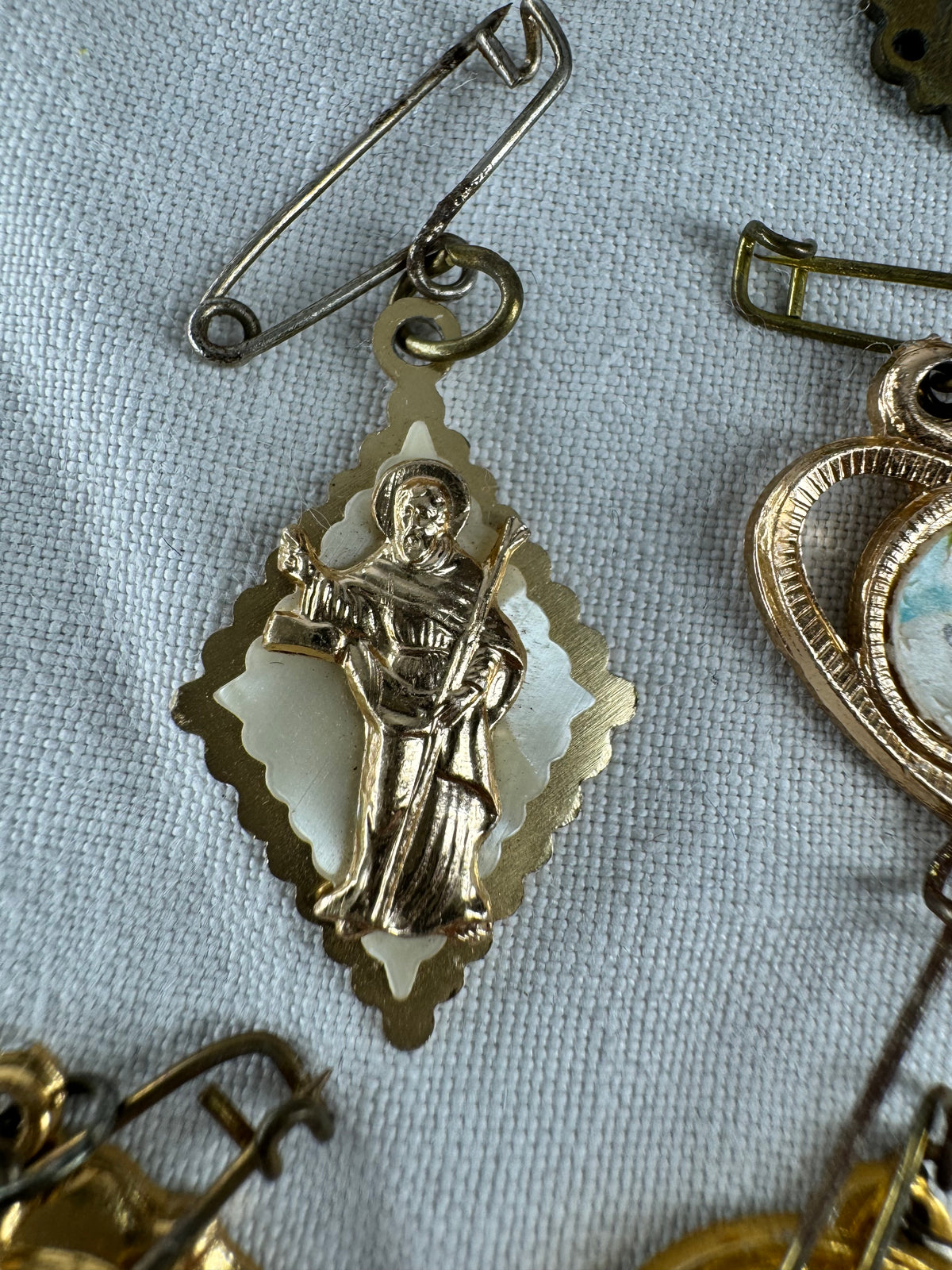 9 Vintage Religious Pin Badges joblot (SICILY HOUSE)